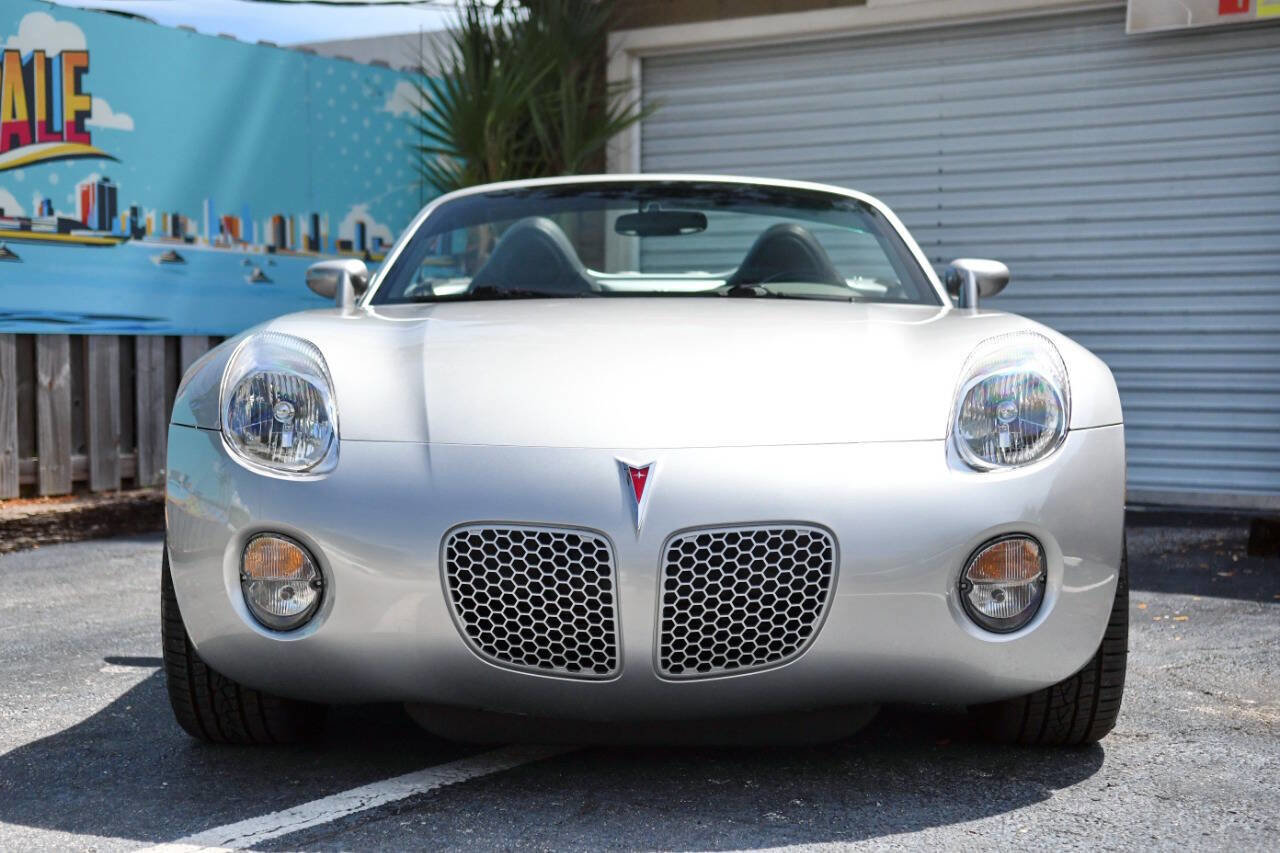 Used 2007 Pontiac Solstice Convertible w/ Premium Package RWD image 3