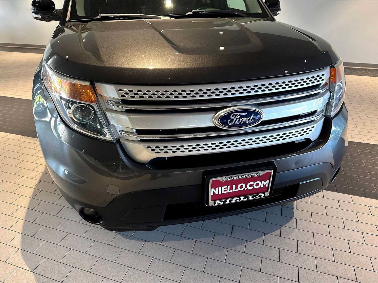 Used 2015 Ford Explorer XLT w/ Equipment Group 202A AWD/4WD image 33