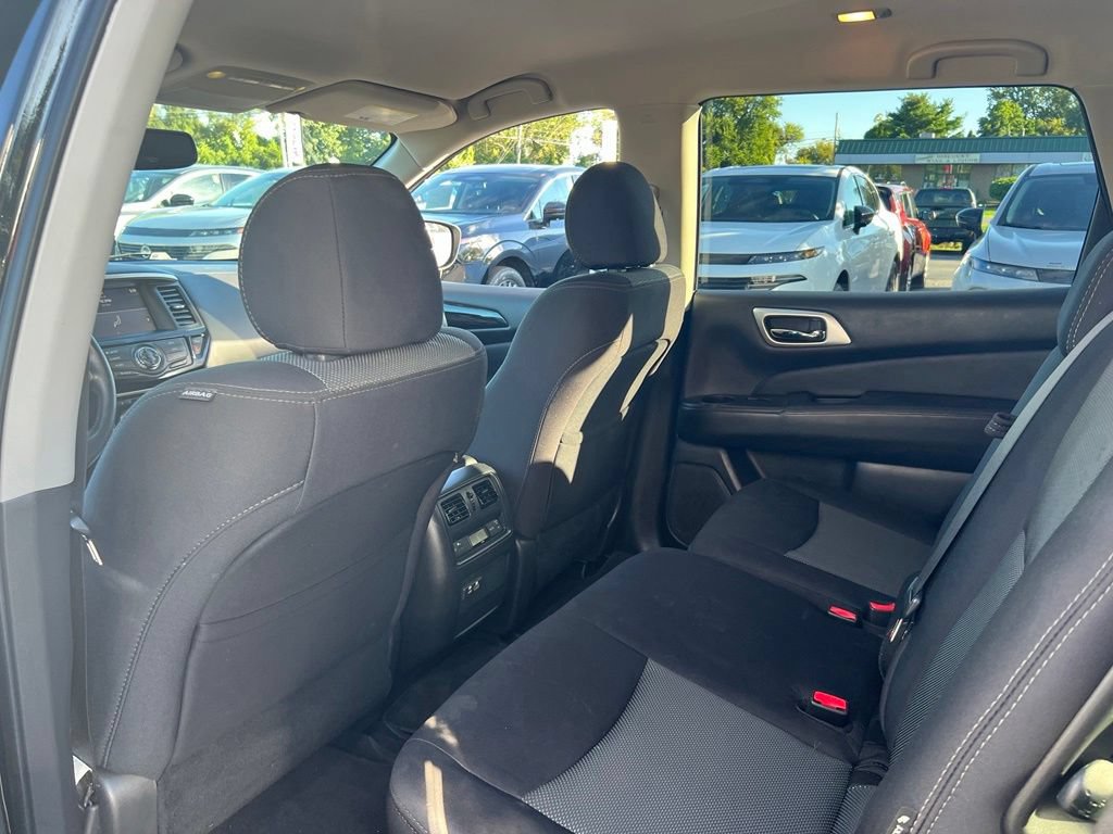 Used 2019 Nissan Pathfinder SV AWD/4WD image 18