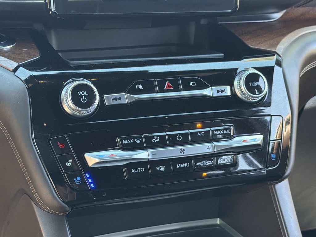 Used 2023 Ford Explorer King Ranch w/ Class IV Trailer Tow Package image 15