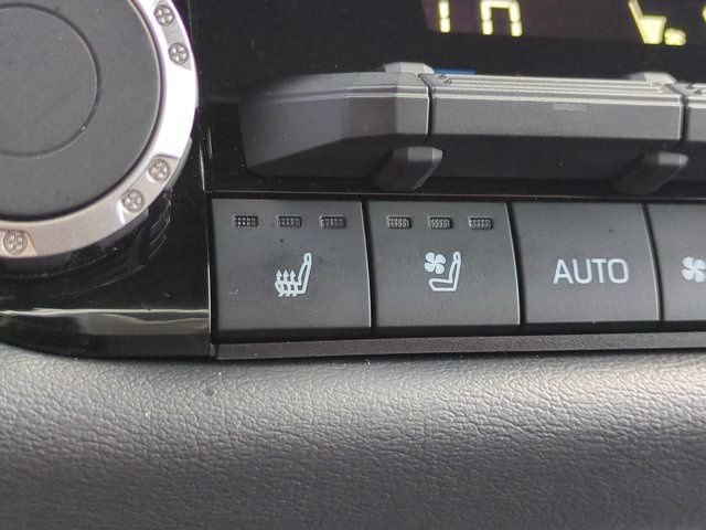 Used 2024 Toyota Sequoia Platinum AWD/4WD image 21