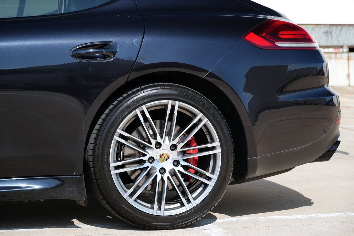 Used 2015 Porsche Panamera GTS w/ Premium Package Plus AWD/4WD image 33