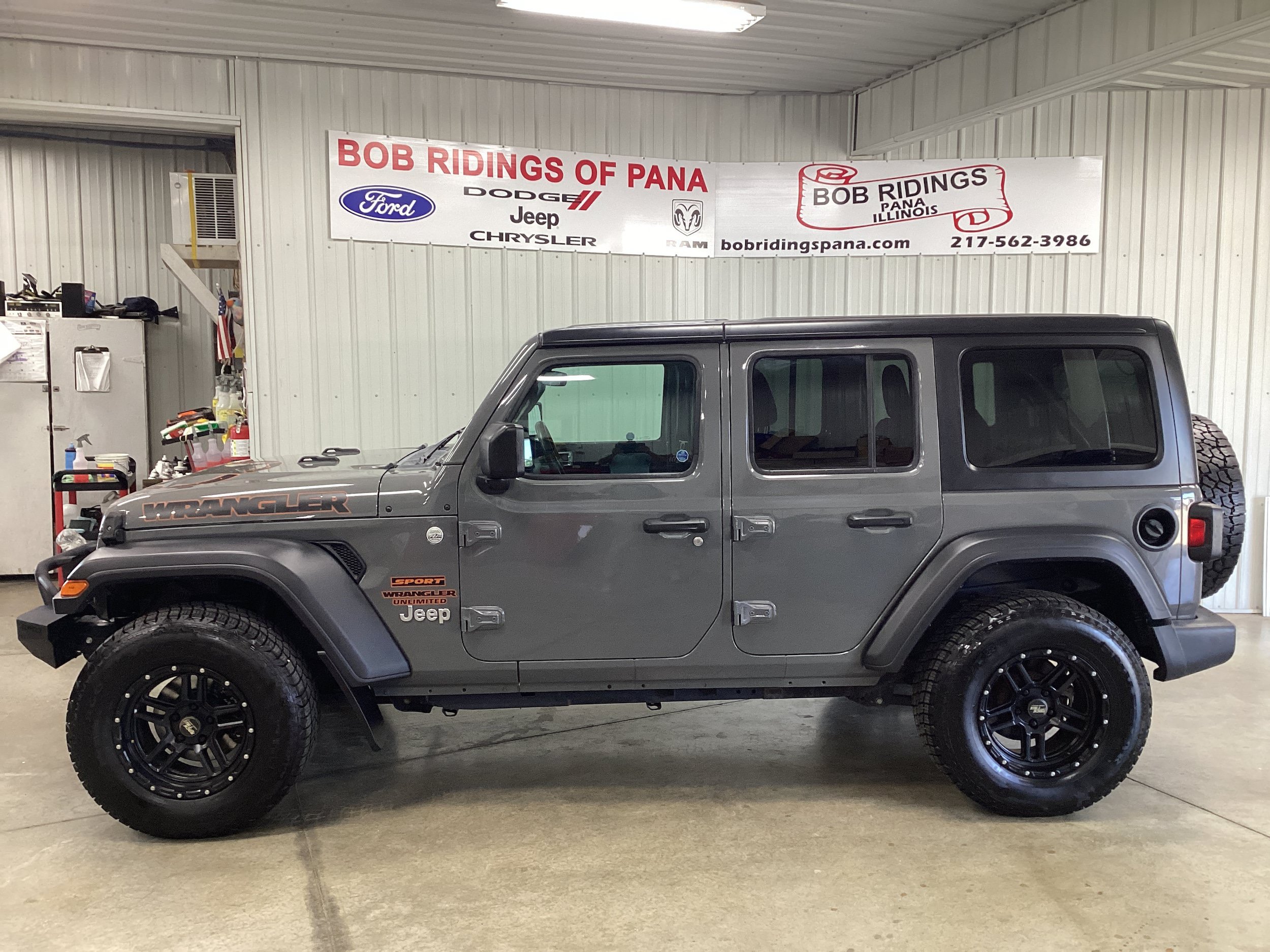 Used 2018 Jeep Wrangler Unlimited Sport AWD/4WD image 2