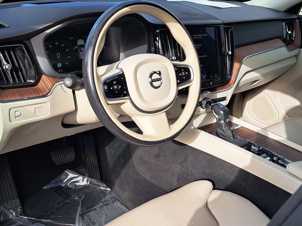Used 2020 Volvo XC60 T5 Inscription w/ Protection Package image 5