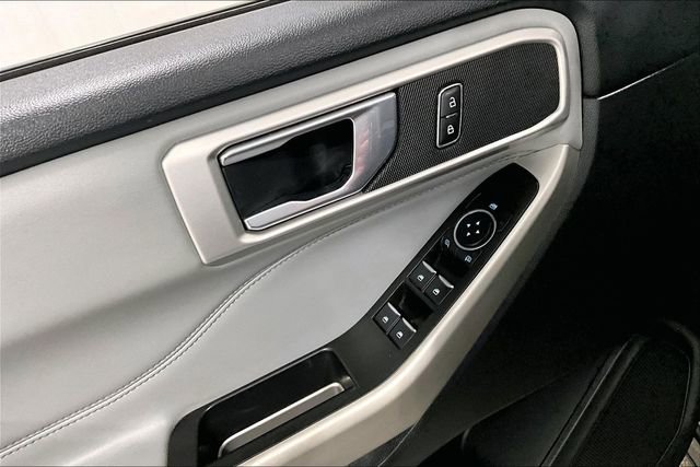 Used 2022 Ford Explorer XLT w/ XLT Sport Appearance Package image 38