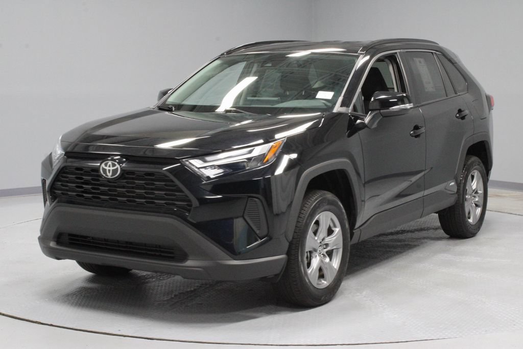 Used 2025 Toyota RAV4 LE AWD/4WD image 7