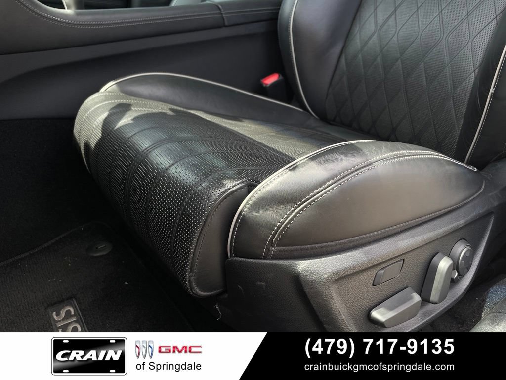 Used 2019 Genesis G70 3.3T Advanced w/ Prestige Package RWD image 22