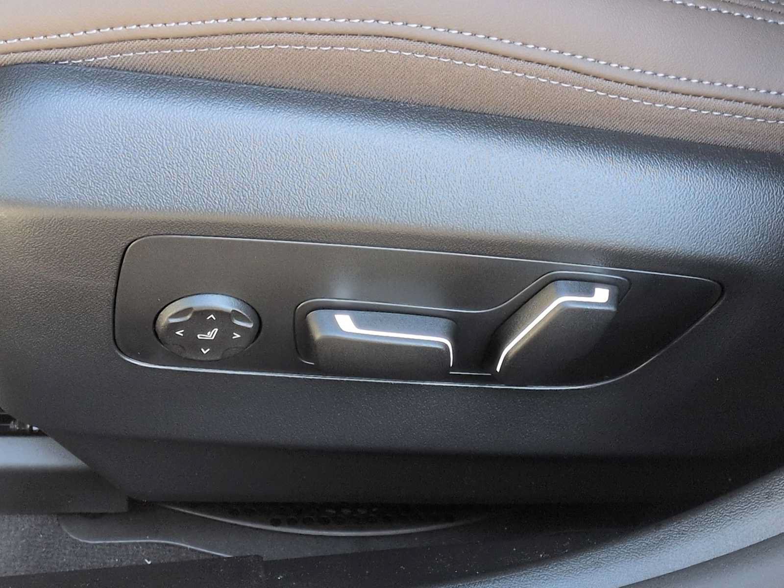 Used 2026 BMW 530i xDrive AWD/4WD image 18