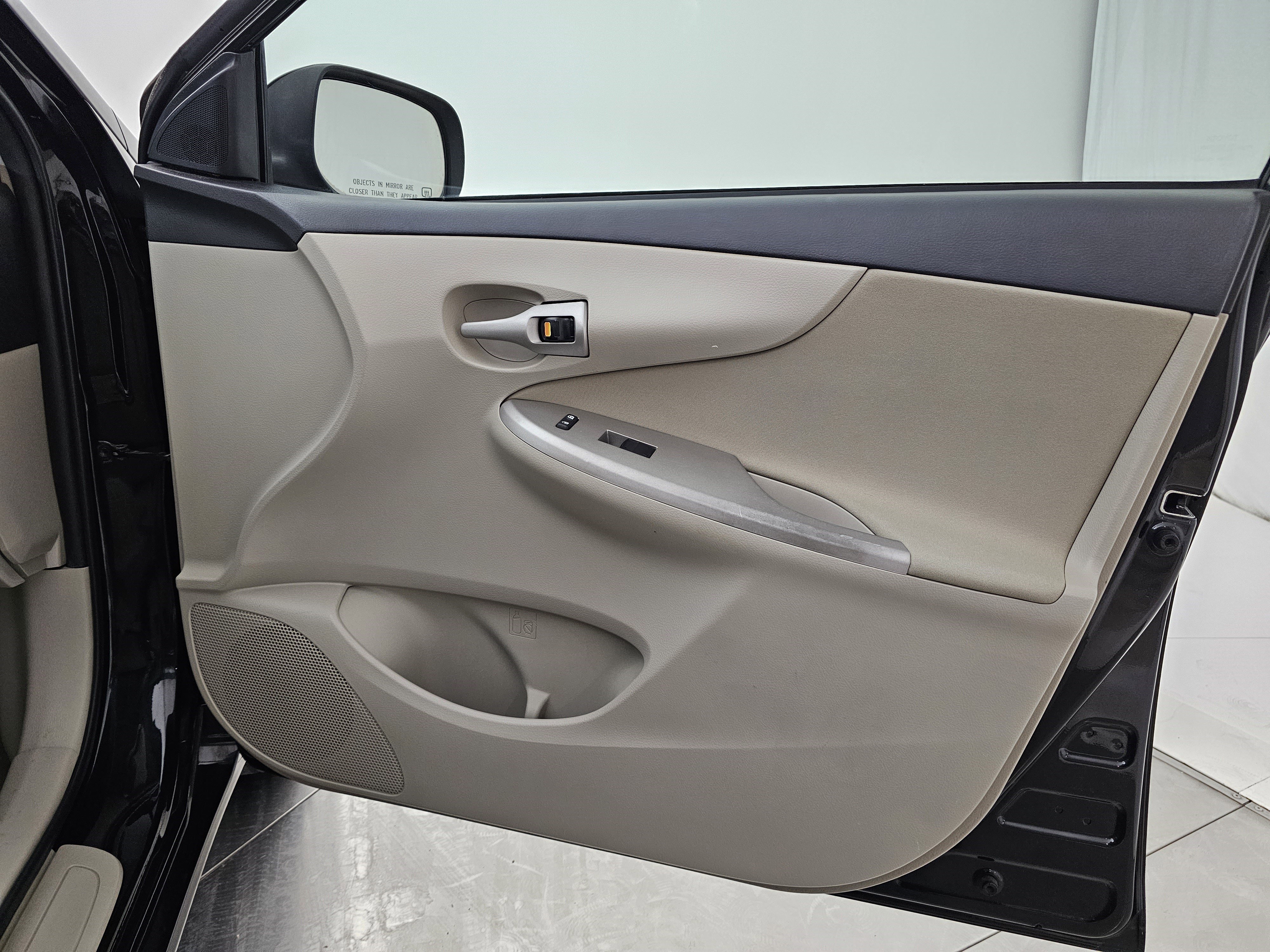 Used 2013 Toyota Corolla LE image 19