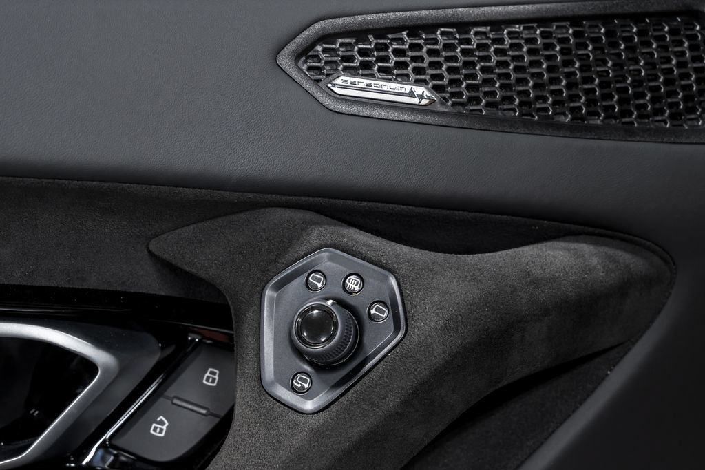 Used 2023 Lamborghini Huracan Tecnica RWD image 10