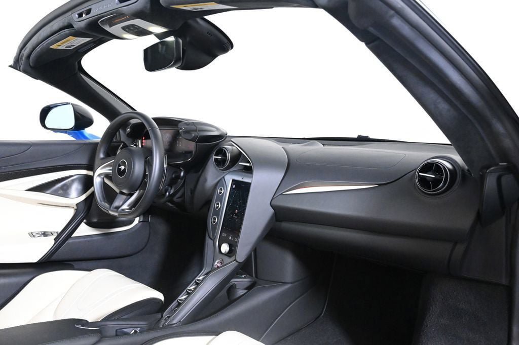 Used 2024 McLaren 750S Spider RWD image 15