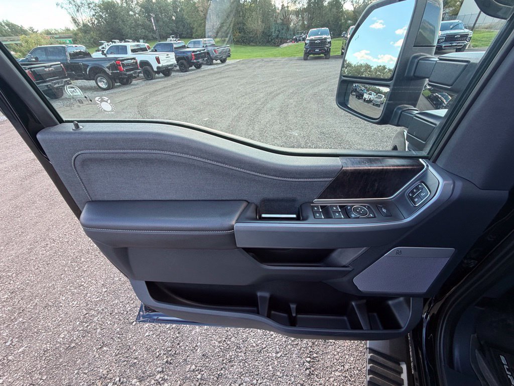 Used 2023 Ford F250 Lariat w/ Lariat Ultimate Package AWD/4WD image 5