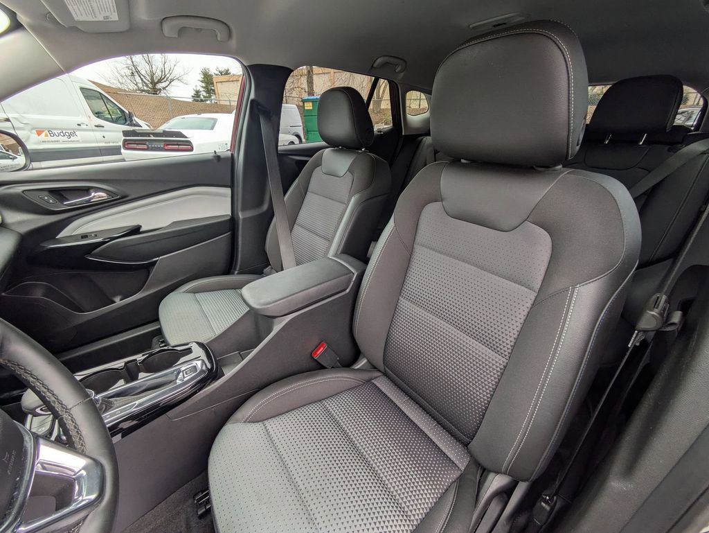 Used 2025 Chevrolet Trax LT w/ LT Convenience Package image 22