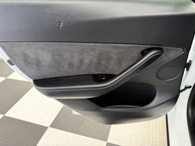 Used 2021 Tesla Model Y Long Range AWD/4WD image 18