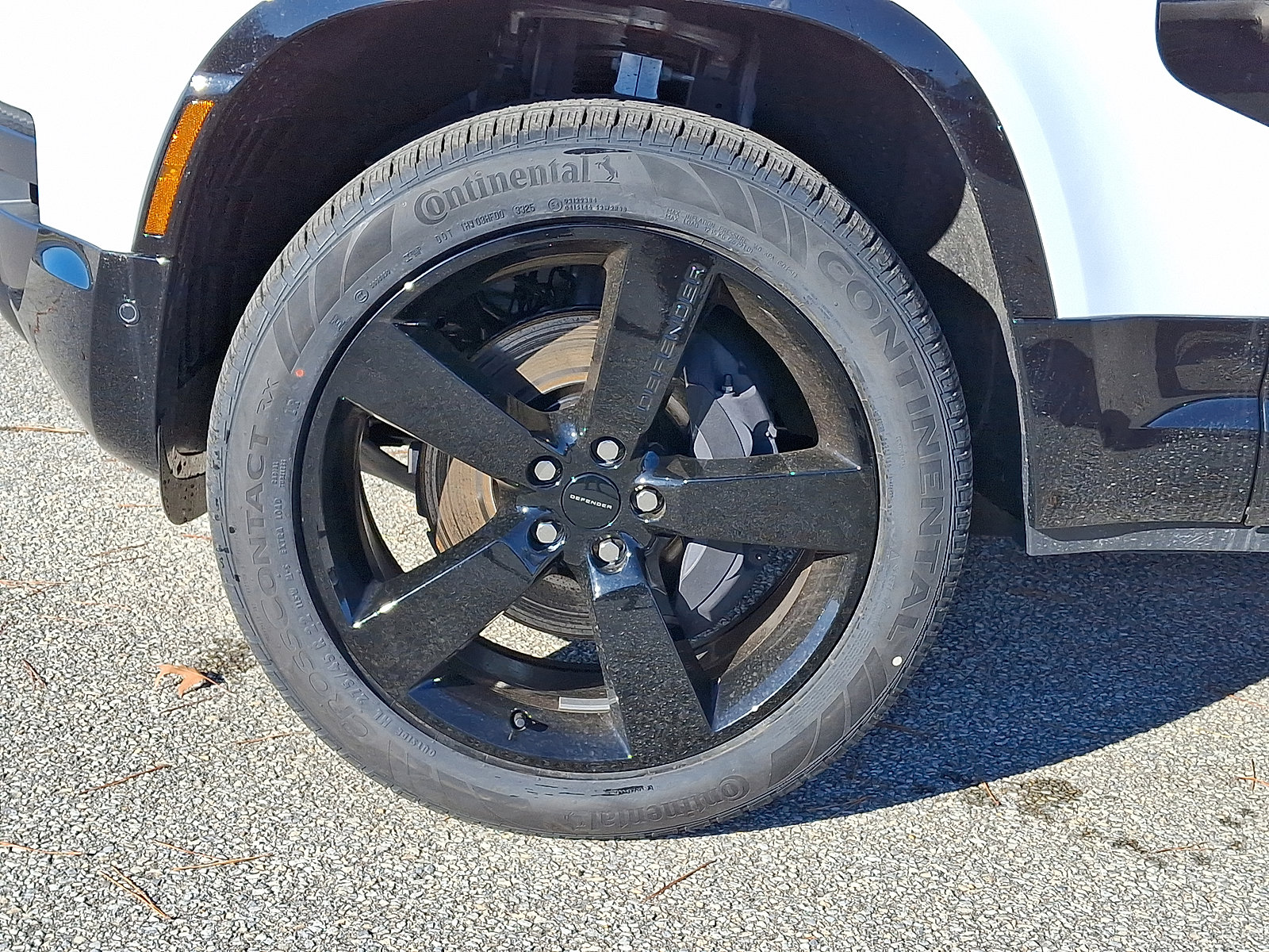 New 2026 Land Rover Defender 110 X-Dynamic SE image 2