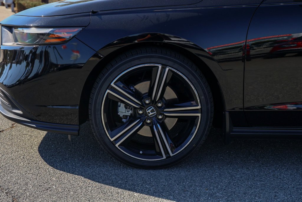 Used 2025 Honda Accord Sport image 11