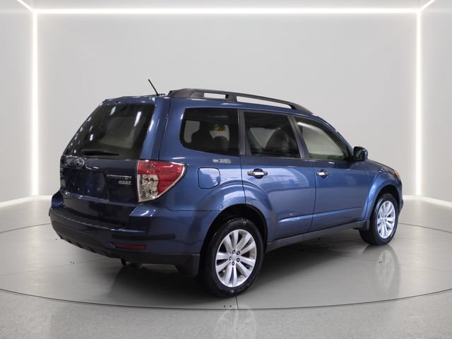 Used 2013 Subaru Forester 2.5X Premium w/ All-Weather Plus Pkg AWD/4WD image 5