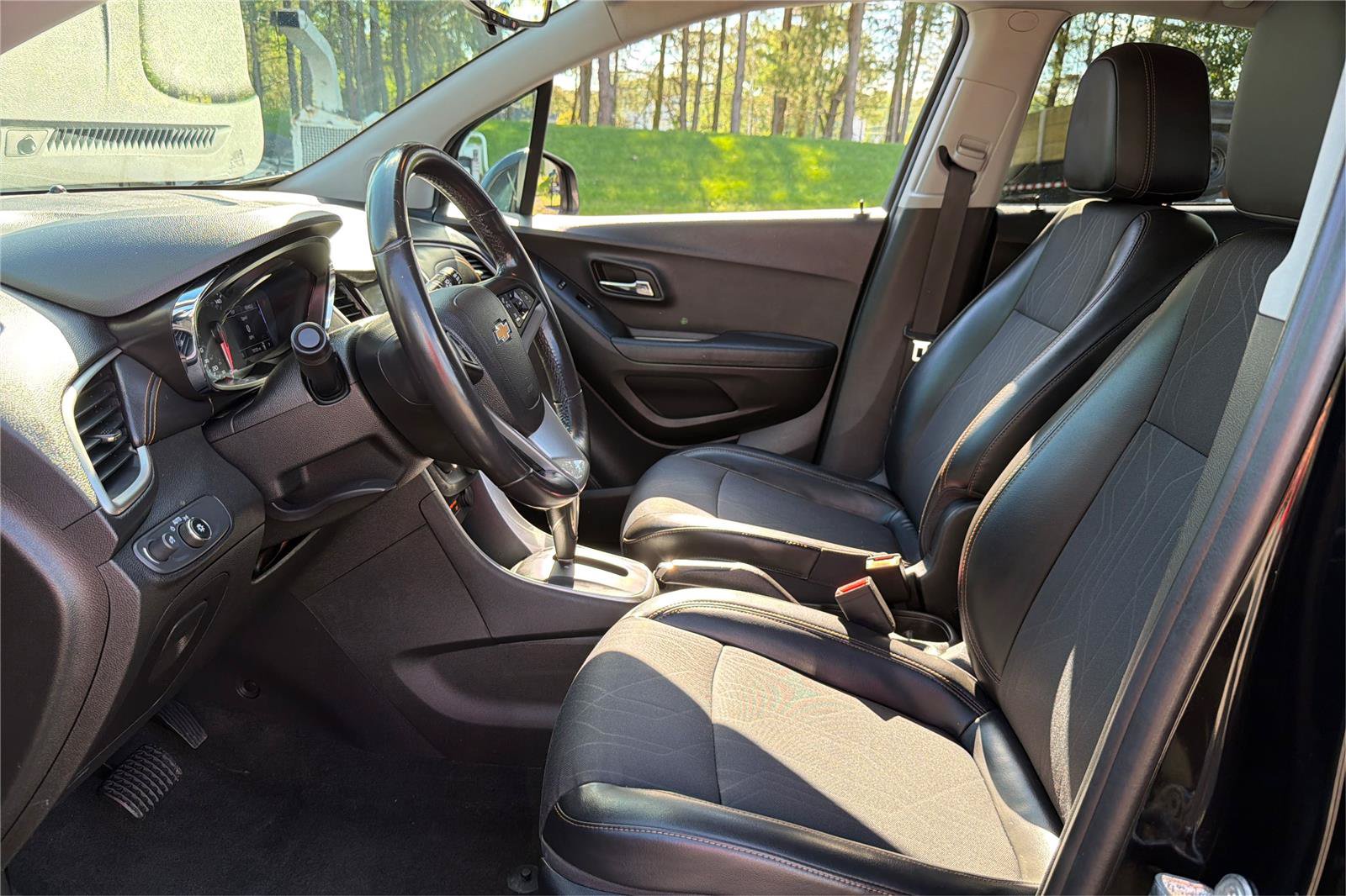 Used 2019 Chevrolet Trax LT w/ LT Convenience Package AWD/4WD image 10