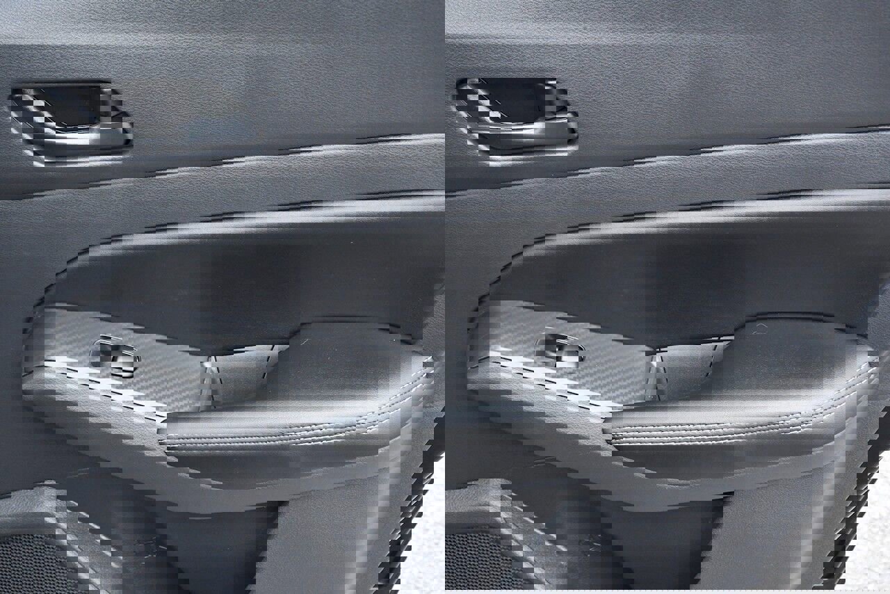 Used 2025 Nissan Altima 2.5 SV image 14