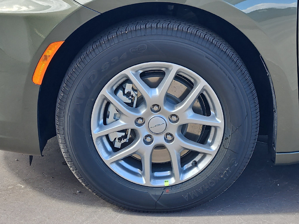 New 2027 Chrysler Pacifica Select FWD image 9