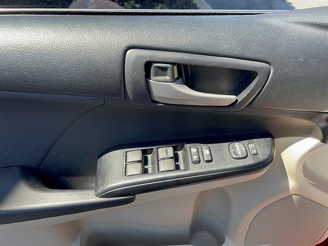 Used 2012 Toyota Camry LE FWD image 17