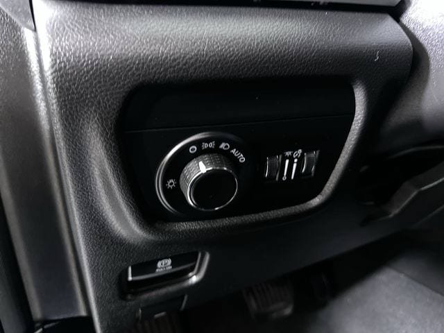 Used 2023 Jeep Grand Cherokee Altitude AWD/4WD image 18