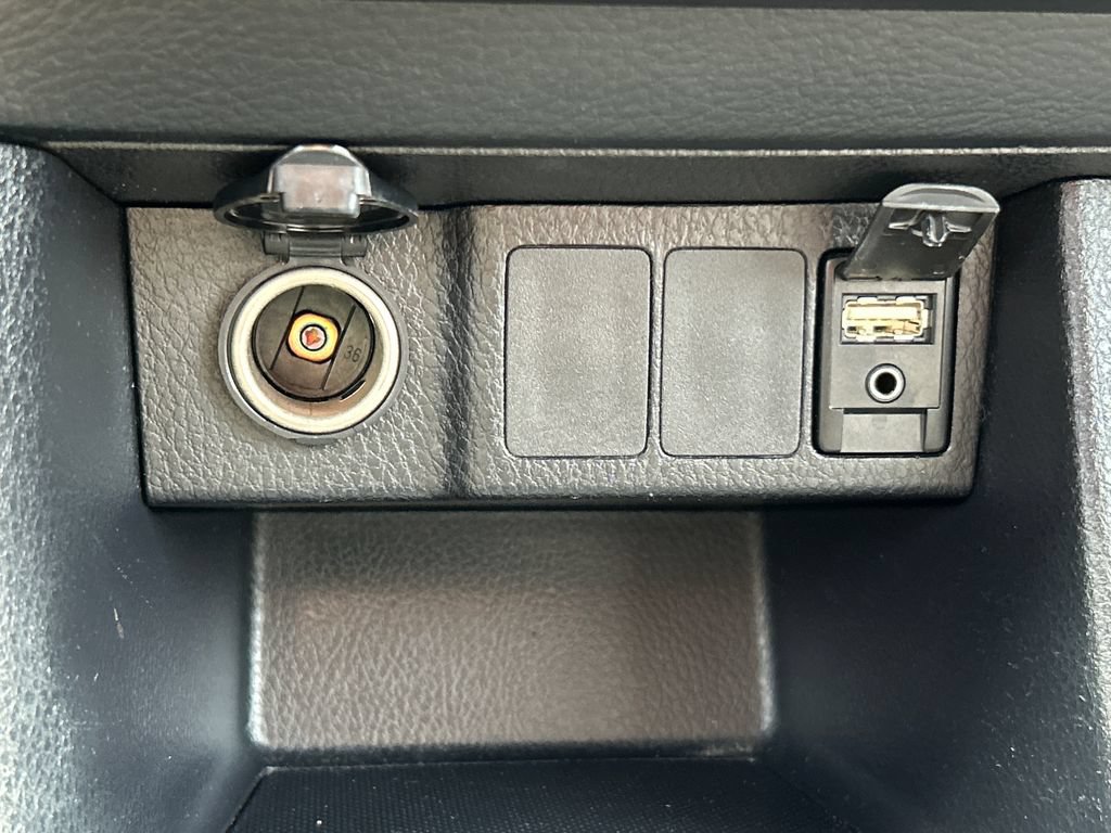 Used 2015 Toyota Corolla LE FWD image 12