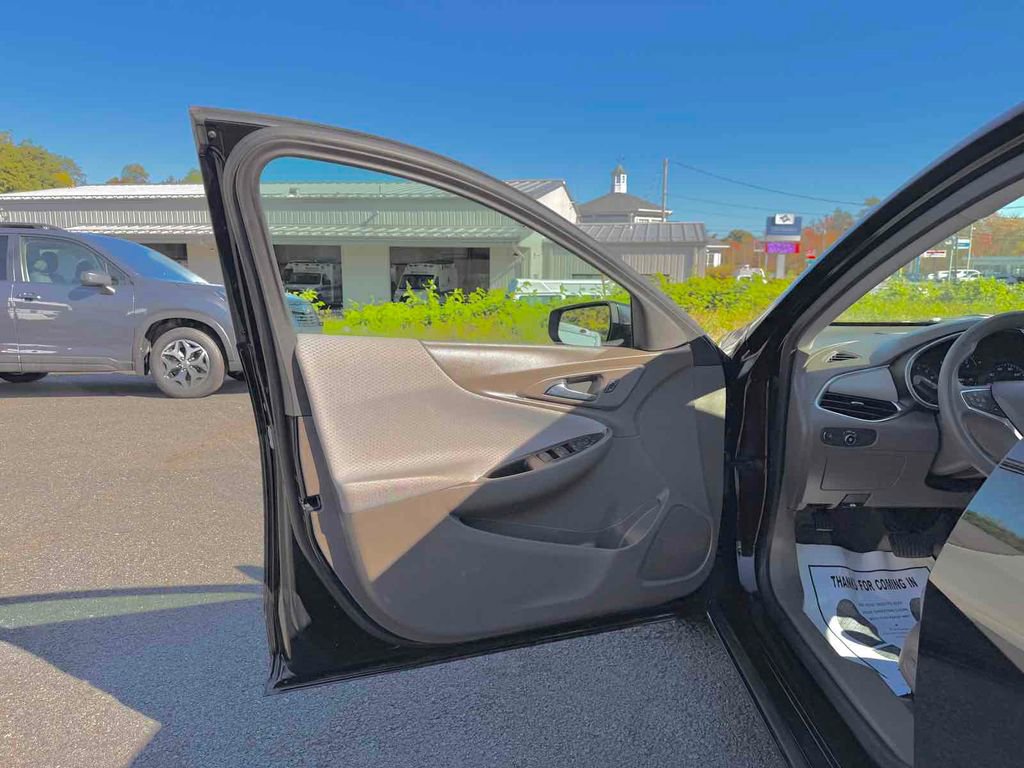 Used 2020 Chevrolet Malibu LT image 11