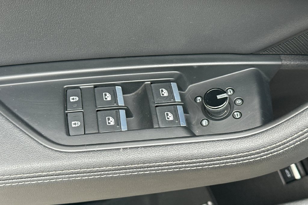 Used 2022 Audi e-tron Premium AWD/4WD image 12