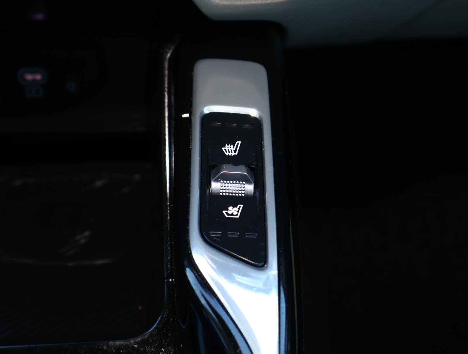 Used 2025 Kia Sorento SX image 31