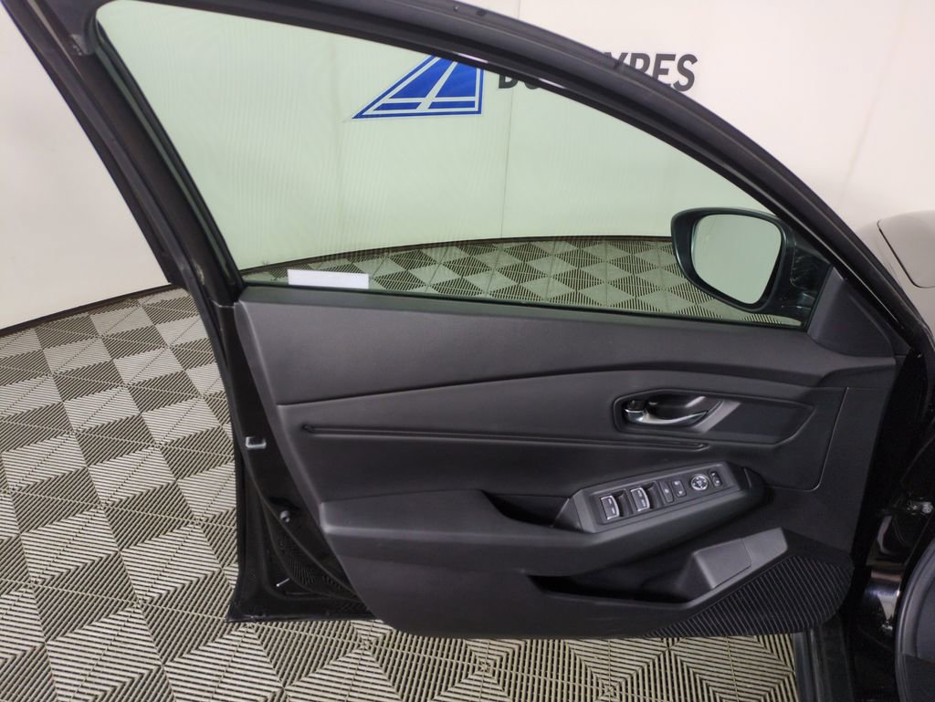 Certified 2025 Honda Accord SE image 4