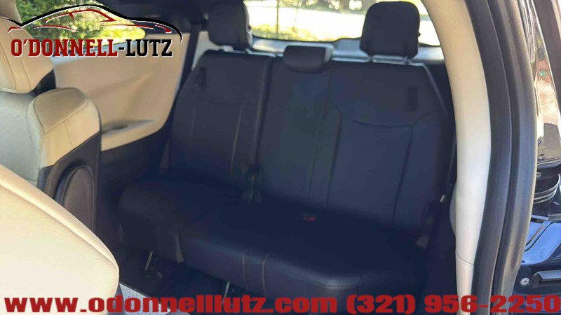 Used 2025 Toyota Sienna Platinum image 17