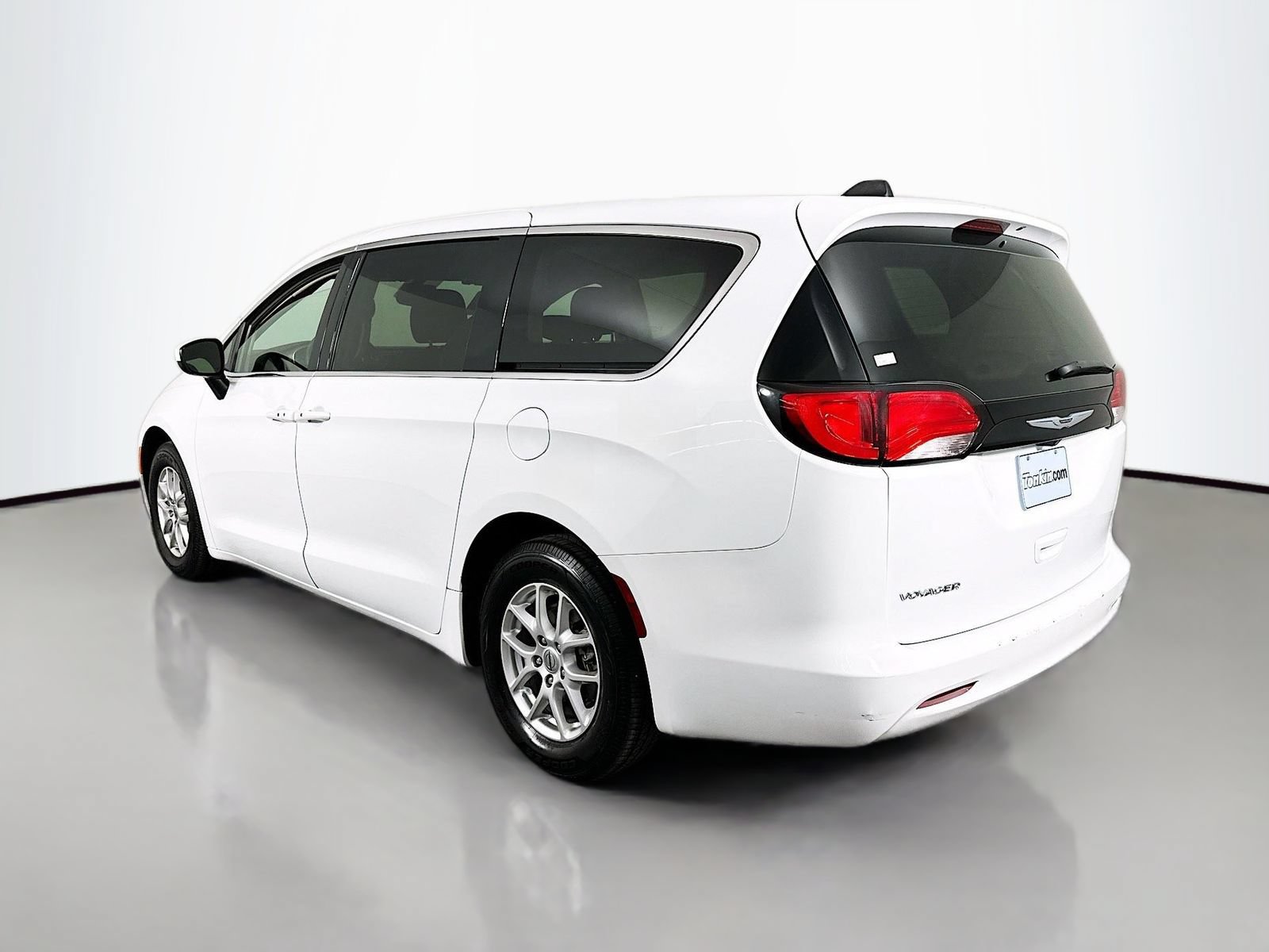 Used 2023 Chrysler Voyager LX FWD image 6