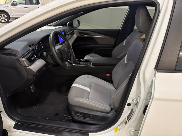 Used 2025 Toyota Camry SE w/ Convenience Package FWD image 6