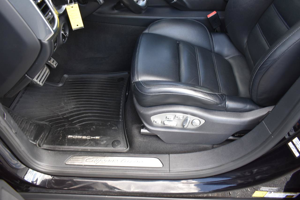 Used 2015 Porsche Cayenne Turbo AWD/4WD image 26