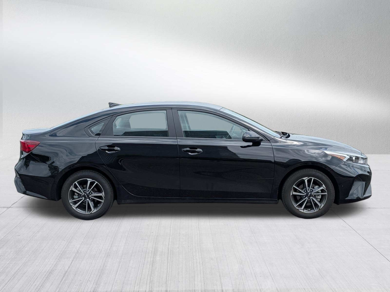 Certified 2024 Kia Forte LXS w/ LXS Technology Package FWD image 8