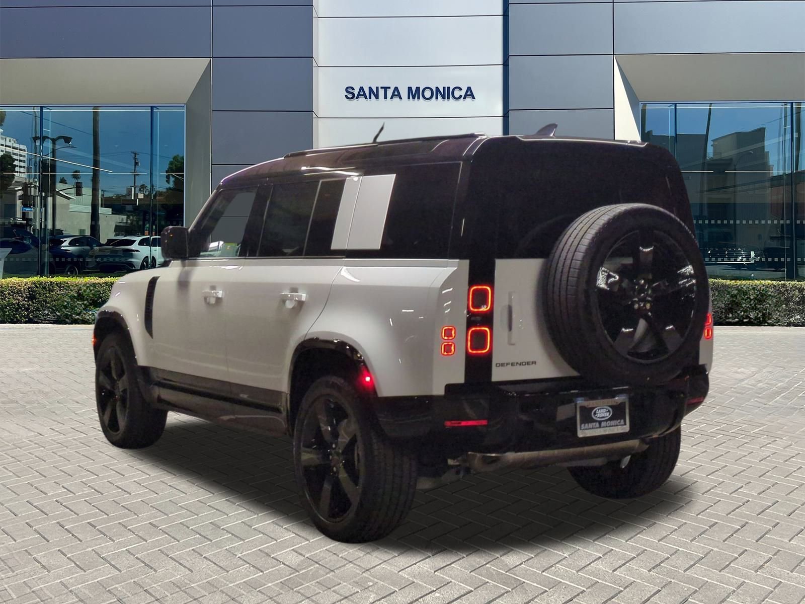 New 2026 Land Rover Defender 110 X-Dynamic SE image 3