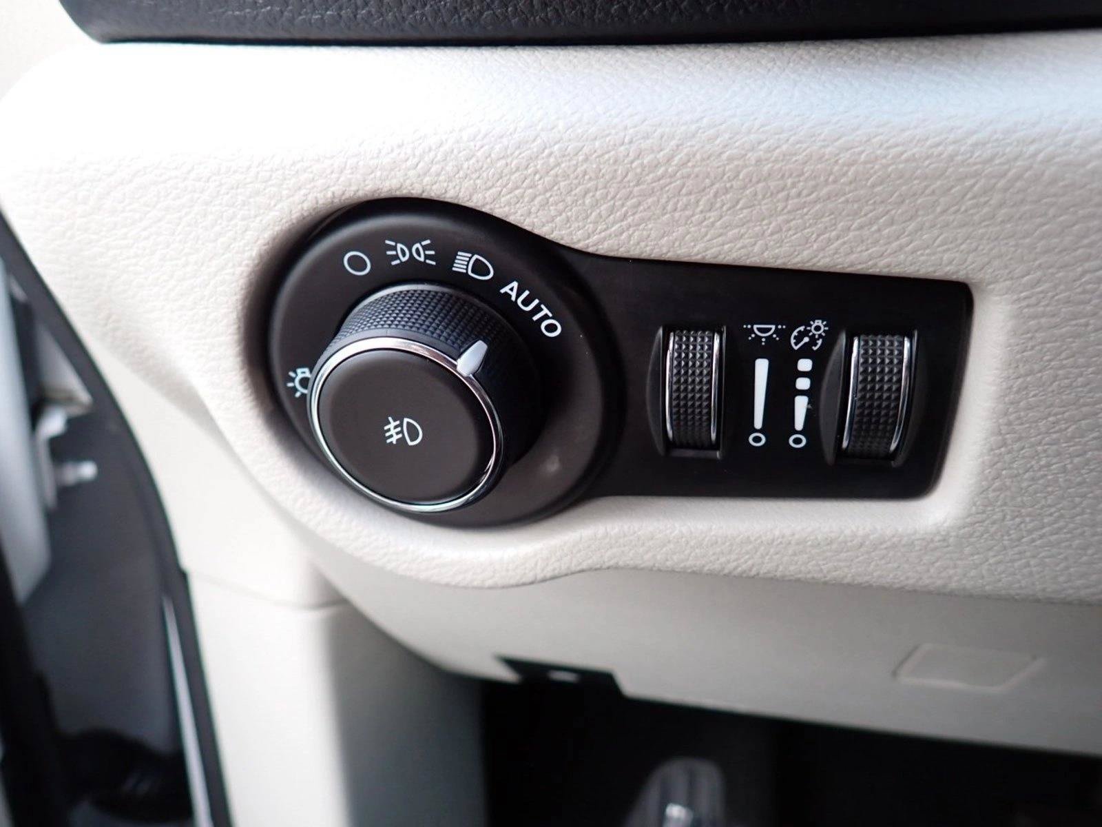 Used 2020 Chrysler Pacifica Limited FWD image 20
