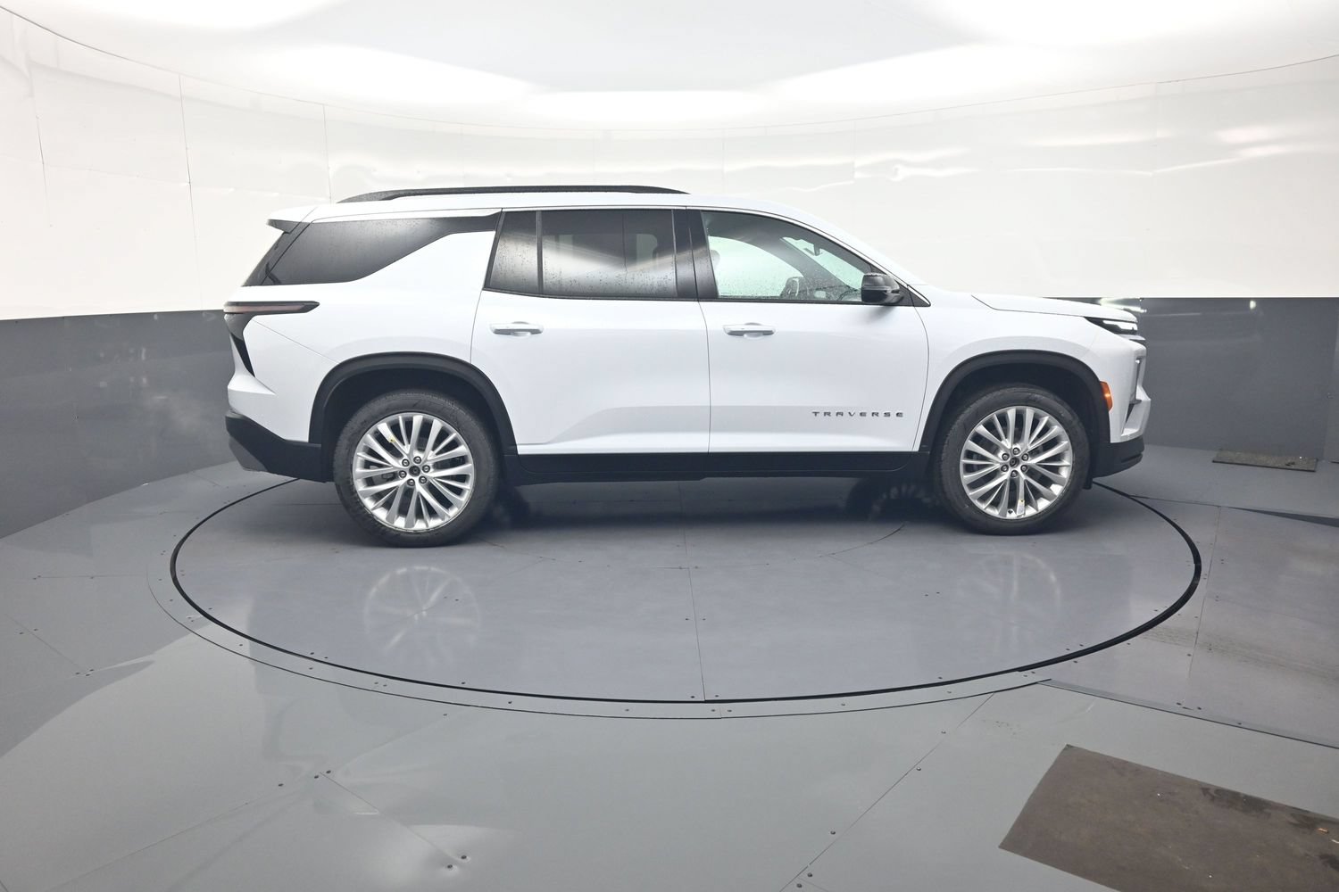 New 2027 Chevrolet Traverse LT AWD/4WD image 2