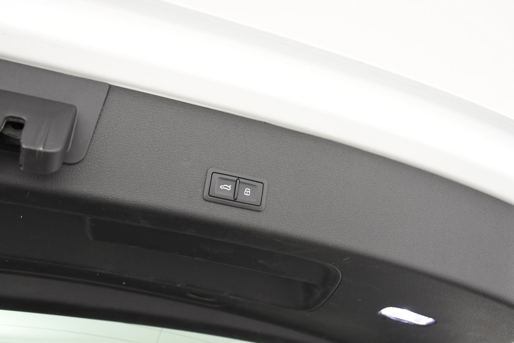 Used 2021 Audi e-tron Prestige w/ Prestige Package image 23