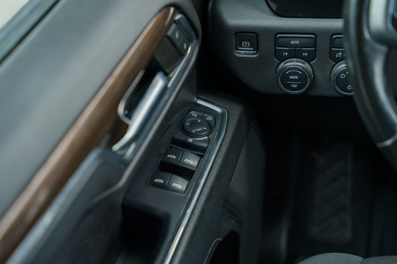 Used 2023 Chevrolet Silverado 1500 LT AWD/4WD image 29