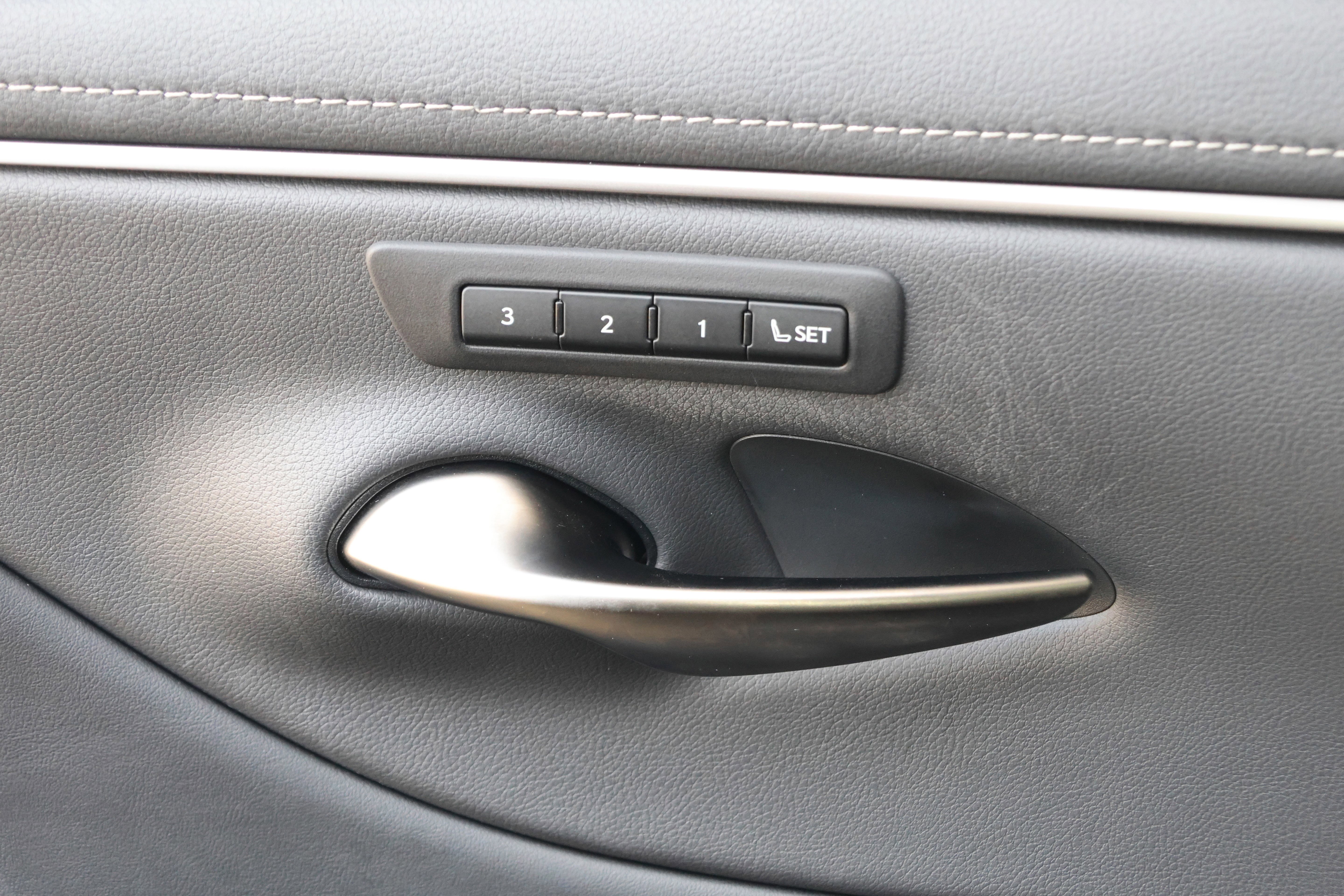 Used 2024 Lexus ES 350 350 w/ Premium Package image 13