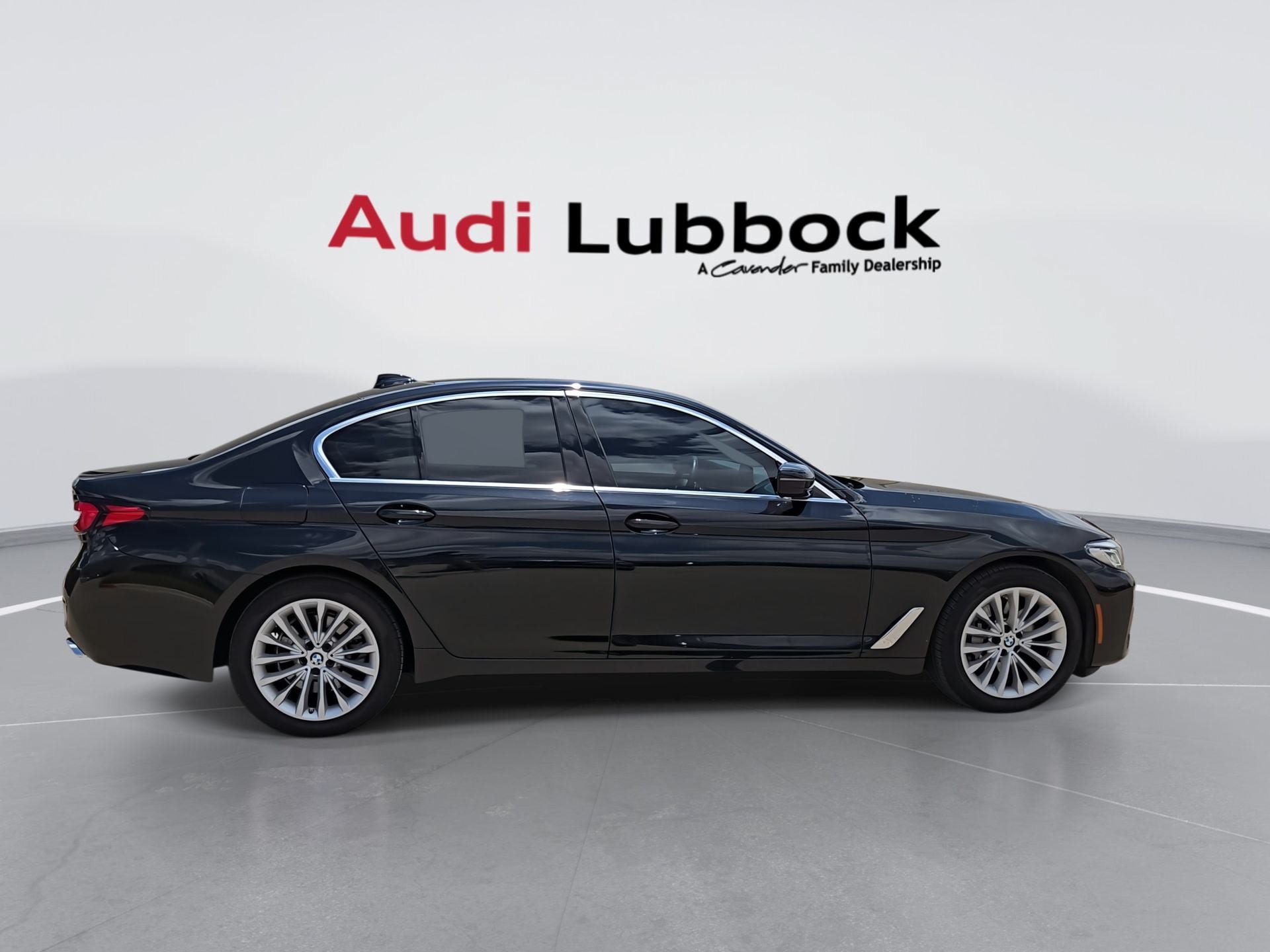 Used 2023 BMW 530i w/ Convenience Package RWD image 9
