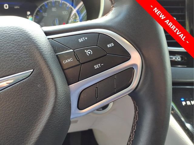 Used 2018 Chrysler Pacifica Touring-L Plus FWD image 16