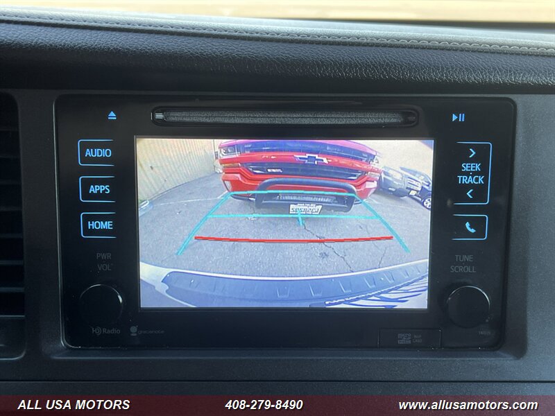 Used 2015 Toyota Sienna SE w/ SE Preferred Package FWD image 37