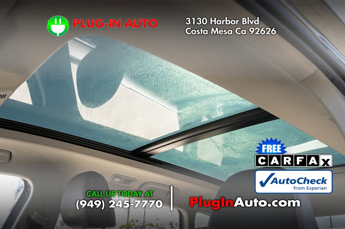 Used 2022 Volkswagen Taos SE w/ Panoramic Sunroof Package AWD/4WD image 11