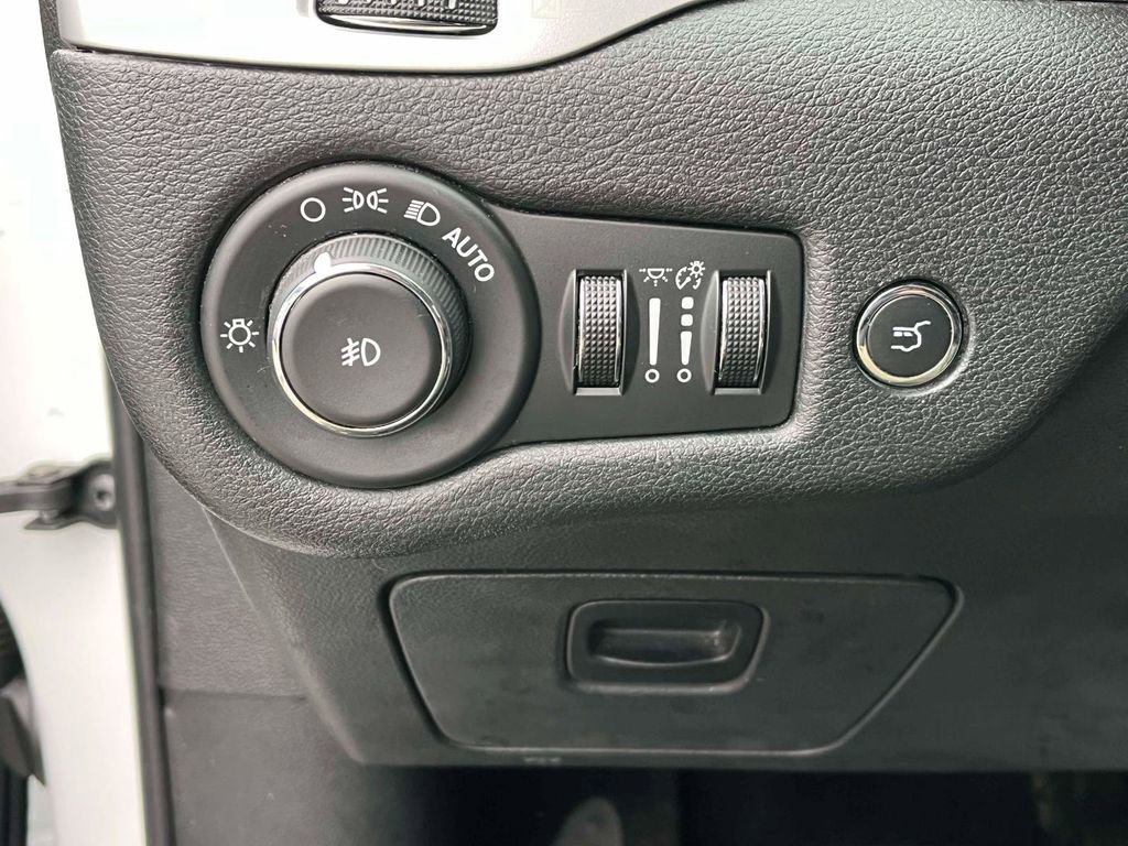 Used 2015 Jeep Cherokee Trailhawk w/ Comfort/Convenience Group image 20