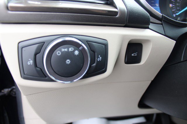 Used 2020 Ford Fusion SEL image 23