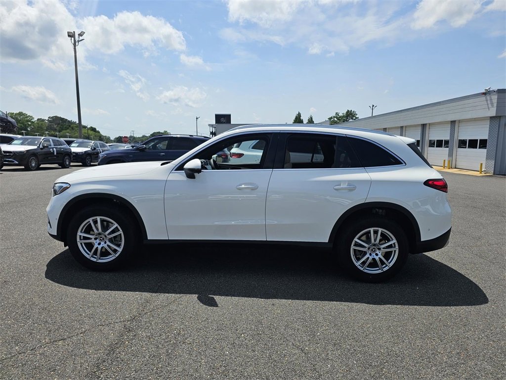 Used 2025 Mercedes-Benz GLC 300 image 4
