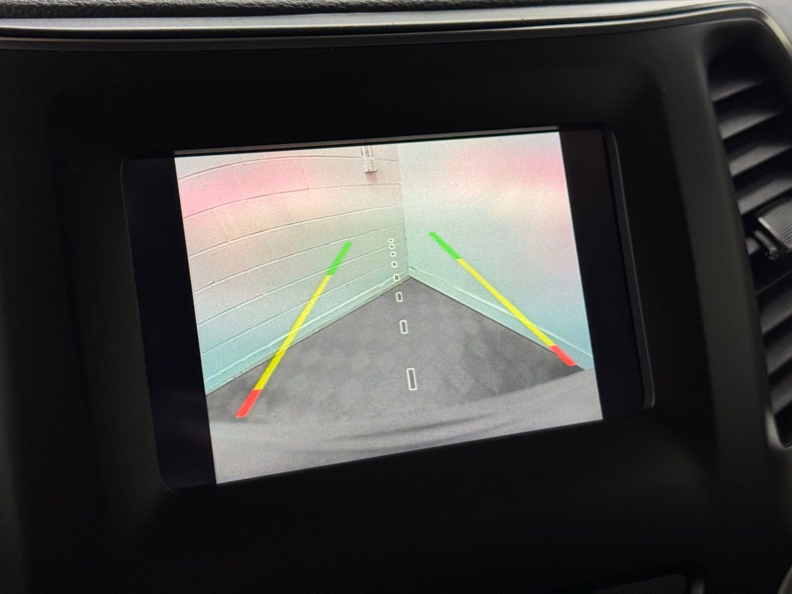 Used 2019 Jeep Cherokee Latitude Plus w/ Comfort/Convenience Group image 13